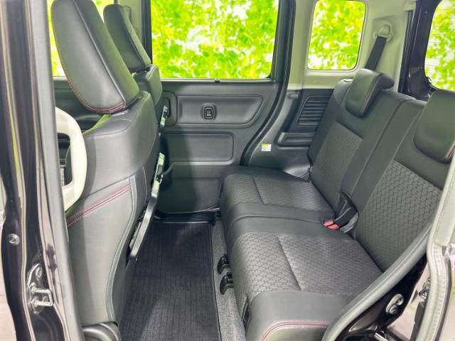 WECARSでは各商談席に大型モニターをご用意しております！見やすい大画面でゆったりと全国の在庫をご覧いただけます！是非ご来店お待ちしております！