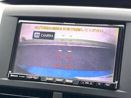 【バックカメラ】駐車時に後方がリアルタイム映像で確認できます。大型商業施設や立体駐車場での駐車時や、夜間のバック時に大活躍！運転スキルに関わらず、今や必須となった装備のひとつです！