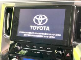 【メーカー純正ナビ】インテリアに溶け込むスタイリッシュな「専用設計」メーカーナビを装備♪視認性や操作性など基本性能にも優れ、より上質なカーライフをお楽しみいただけます。