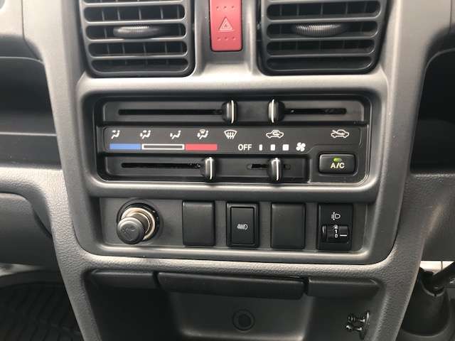 当店のお車をご覧いただきましてありがとうございます。お車についてのご質問やお見積りのご依頼、ご購入にあたってのご相談などお気軽にお問い合わせ下さい！