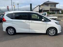 お車の車検・オイル交換・修理・鈑金塗装・ガラス修理・デントリペア・ボディコーティングなども幅広く対応しております。その際は無料で代車を貸し出し致します。車の事は何でもお任せください！