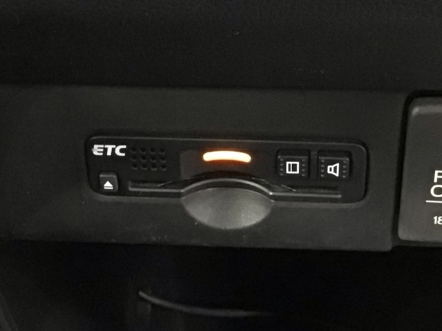いまや快適なカーライフに欠かせないETCが付いています。