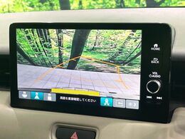 【バックカメラ】駐車時に後方がリアルタイム映像で確認できます。大型商業施設や立体駐車場での駐車時や、夜間のバック時に大活躍！運転スキルに関わらず、今や必須となった装備のひとつです！