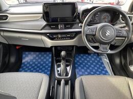 ［フロントシート］運転席は前後スライドに加えて、上下の調節もできます☆長距離ドライブ時も疲れにくい☆