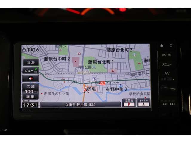 純正ナビを装備。初めての場所へのお出かけもナビがあると安心です。ハンズフリー通話に使えるBluetoothにも対応しています♪
