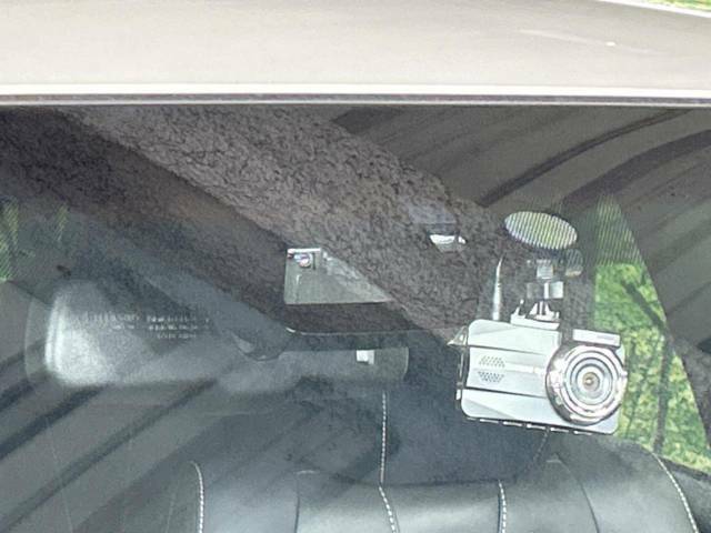 【トヨタセーフティセンス】走行中に前方の車両等を認識し、衝突しそうな時は警報とブレーキで衝突回避と被害軽減をアシスト。より安全にドライブをお楽しみいただけます。