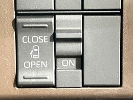 【パワースライドドア】スマートキーや運転席のスイッチでスライドドアの開閉が可能♪電動だから力を入れてドアを開ける必要が無く、小さいお子様でも、重い荷物を持っている時もラクに開け閉めできます♪