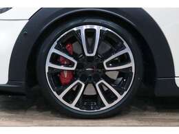 John Cooper Works TRIMパッケージ(￥380,000)専用18インチJohn Cooper Worksサーキット・スポーク2トーン装備！！