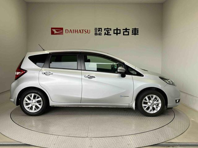 車両右側面からの写真になります。車をご覧になりたい時はお気軽に最寄りの店舗へご相談下さい。