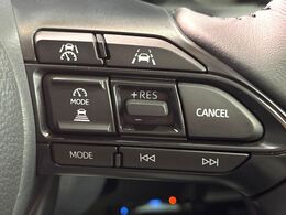 【レーダークルーズコントロール】高速道路での長距離走行が楽に！！自動で速度を保つクルーズコントロールが、衝突軽減システムと連携し、前方の車両を感知して車間を保つように速度調節してくれます！！