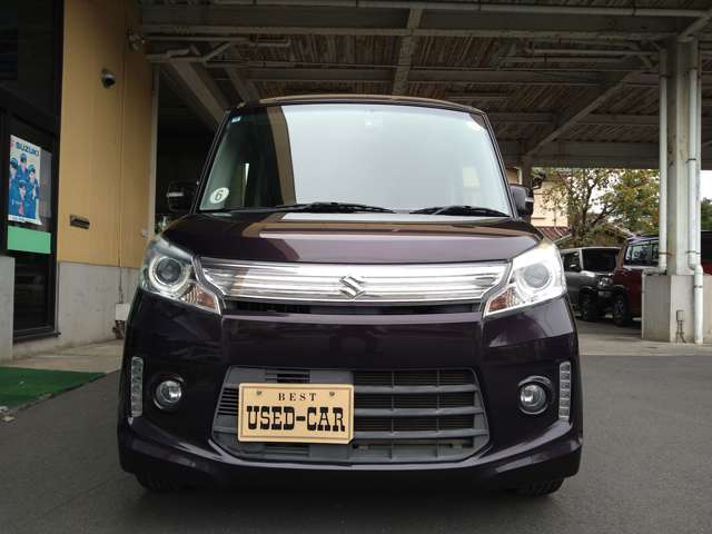 ハロゲンヘッドランプの約2倍の光量と広い照射範囲を持つディスチャージヘッドランプと併せてオートライト・マルチリフレクター・フロントホグランプを装備しています。