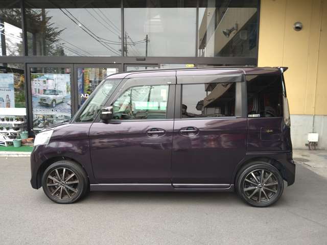 室内を前後に広げるために、ロングホイールベース構造を採用しています。後部座席の足元にも、ゆったりとした空間を確保しています。