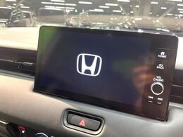【9インチ　ホンダコネクトディスプレイ】視認性の高い大画面ディスプレイでナビの使用や、お持ちのスマートフォンと連携したbluetoothでの音楽再生が可能です♪