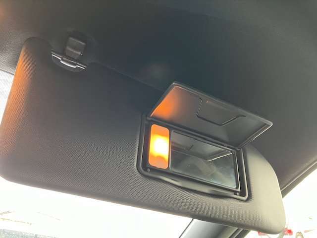 運転席側サンバイザーの画像です