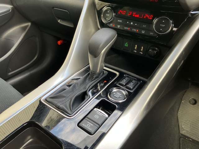 シフトレバー周辺の画像です