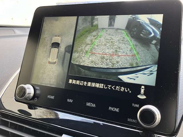 ナビのモニターにはバックカメラの映像が映し出されます