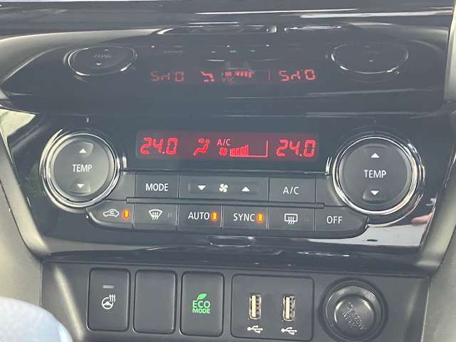 エアコンの操作スイッチの画像です