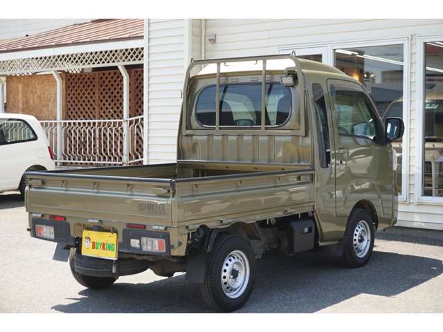 ☆納車前には提携ディーラー店にて整備点検を依頼し、エンジンオイル、オイルエレメント、エアコンフィルターを交換し、「安心」、「満足」をお車といっしょにお届けします！（一部車種は自社工場点検となります）