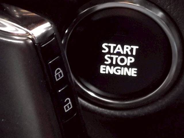 もはや定番となりつつある【スマートキー・プッシュスタート】鍵を持っているだけでエンジン始動から開閉まで行う事が出来ます。