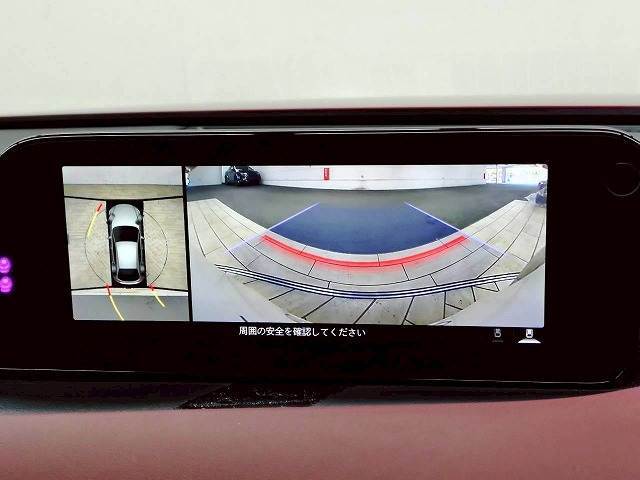 【全周囲カメラ】搭載で駐車に慣れていない方や狭い場所でも安全に駐車できます♪