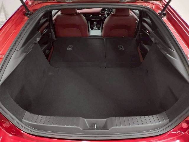 ラゲッジルームは日常・レジャーに活躍する事間違いなし。