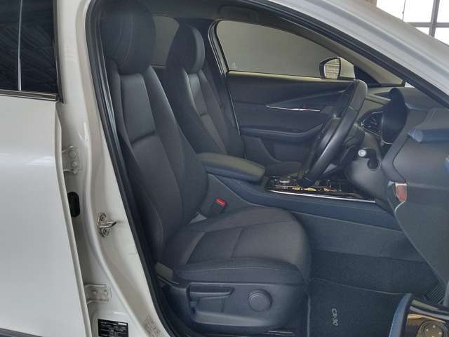【運転席パワーシート】運転手にあったシートパターンに調整可能です。