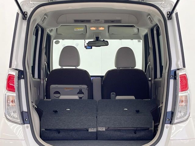 積み下ろしのしやすいデッキにはたっぷりと荷物を積み込んでいただけます。遊びから仕事まで、様々なシーンで頼れます♪