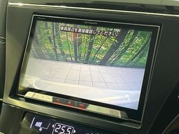 【バックカメラ】駐車時に後方がリアルタイム映像で確認できます。大型商業施設や立体駐車場での駐車時や、夜間のバック時に大活躍！運転スキルに関わらず、今や必須となった装備のひとつです！