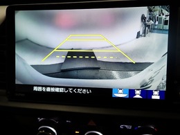 バックも安心のリアカメラ付いています。リアカメラがあると、いつでも安全にバックできますね。死角も減ります。3ビュー切り替え、ガイド線表示なので便利です。