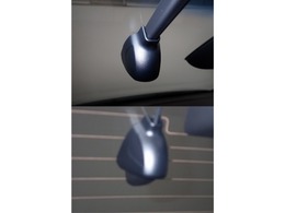 もしもの衝突の時、あなたの走行状態をしっかりと記録するドライブレコーダーも付いているので、万が一の時にも安心です。また前方だけではなく後方も録画するので更に安心感が広がります！