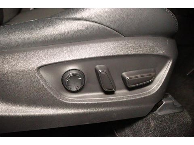 パワーシートを装備！　電動でシートの調整が手軽にできます。