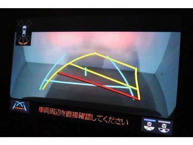 ガイド付きバックモニター！　ハンドルを切るとラインも曲がって表示され、進行方向の目安となり安心です。