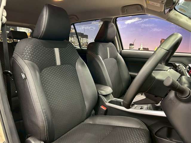 運転席も広々としており運転しやすい環境を実現しています☆