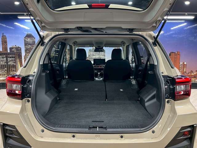 トランクスペースも充分な広さがございます。ゴルフバッグも収納可能です。