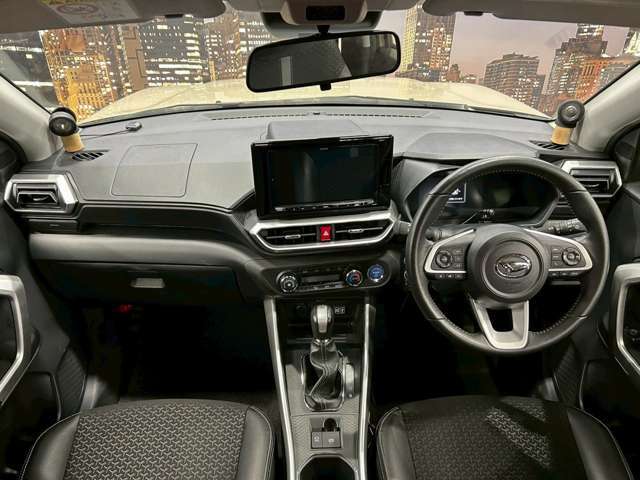 大阪府四条畷市にミニバン車を『お値打ち価格』で展示している良質中古車専門店です。全車、事故歴修復歴なしの車両限定で取り扱い！。関西地域で最もお得な価格かつ最良質車をご提供できるよう努めております。