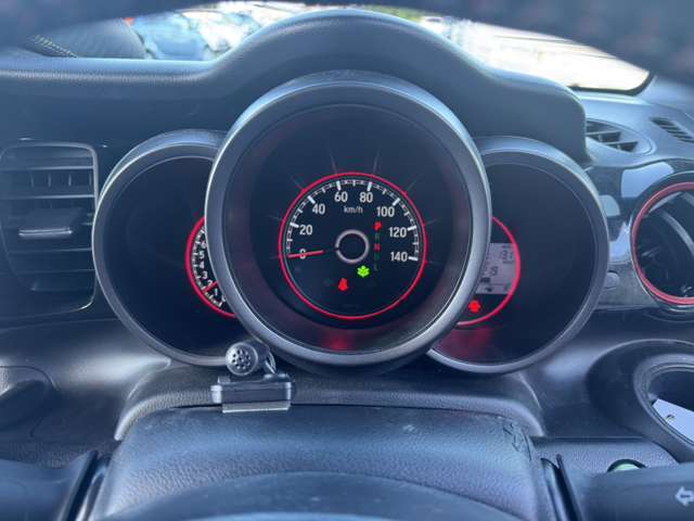 当店のクルマをご覧頂きありがとうございます。ご質問や気になる点は、フリーダイヤル【0078-6002-156211】、メールにてお気軽にお問い合わせください。スタッフ一同心よりお待ちいたしております。