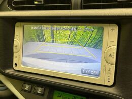 【バックカメラ】駐車時に後方がリアルタイム映像で確認できます。大型商業施設や立体駐車場での駐車時や、夜間のバック時に大活躍！運転スキルに関わらず、今や必須となった装備のひとつです！