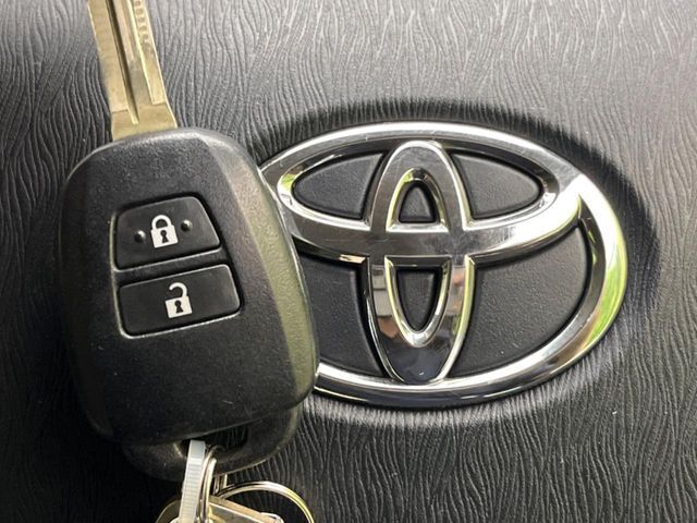 【キーレス】少し離れた場所からでもボタン一つでドアの開錠・施錠ができるのでとっても便利！ドアの鍵穴周りに傷をつけることもありません♪