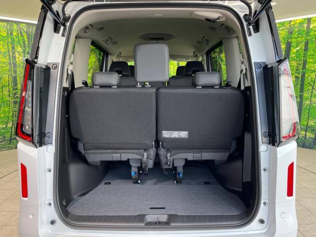 普段のお買い物や通勤、送迎等に十分な荷室スペースを確保しております。セカンドシートを倒すと、大きな荷物の積載も可能です♪