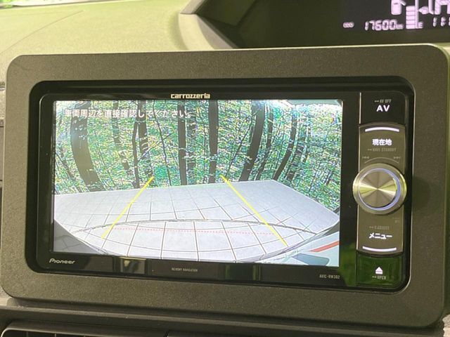 【バックカメラ】駐車時に後方がリアルタイム映像で確認できます。大型商業施設や立体駐車場での駐車時や、夜間のバック時に大活躍！運転スキルに関わらず、今や必須となった装備のひとつです！
