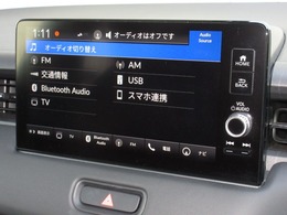 ナビゲーションはホンダコネクトディスプレイを装着しております。AM、FM、Bluetooth、フルセグTVがご使用いただけます。初めて訪れた場所でも道に迷わず安心ですね！