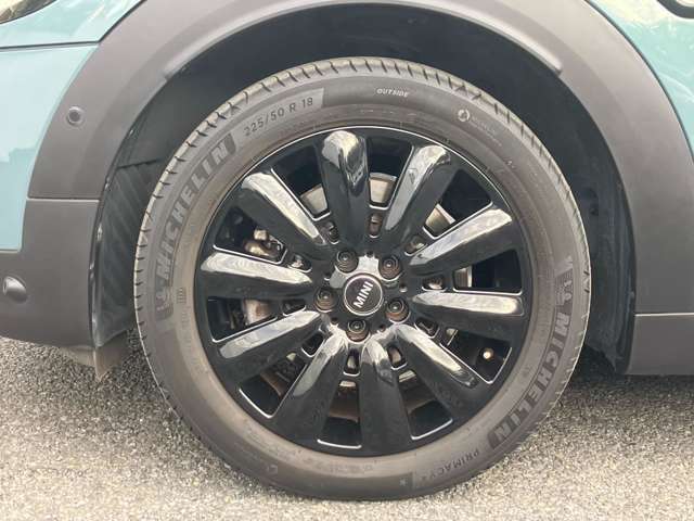 ブラック18インチアルミホイール！スポーティーなデザインも人気のホイールです！