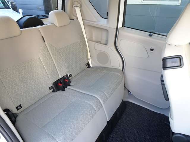 ゆったり座れる後席シートは乗り心地もいいです！！！