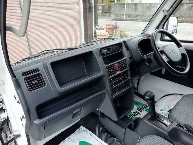 遠方でご来店の難しいお客様にも安心してお車をご購入していただけるよう、スタッフ一同最善の努力をさせていただいております。ご不明な点等ございましたら、お気軽にフリーダイヤルにてお問合わせ下さい