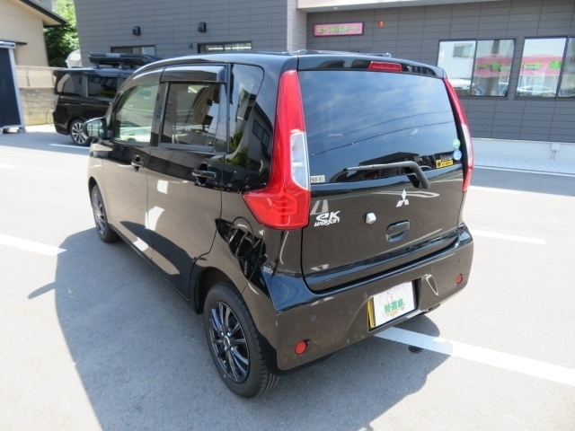 テールランプも各メーカーがそれぞれに凝ったデザインをしてるにゃん！