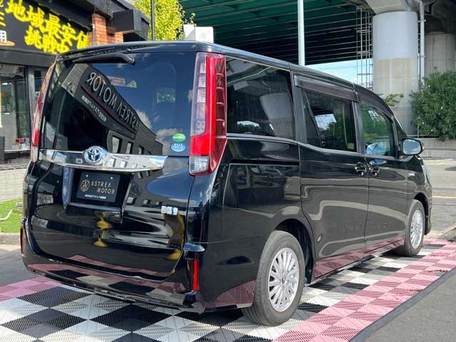 納車整備は第三者機関の指定又は認証工場で実施し、車検を基準に不具合箇所、消耗部品は改善して、安心してお乗りいただける状態でご納車させていただきます。
