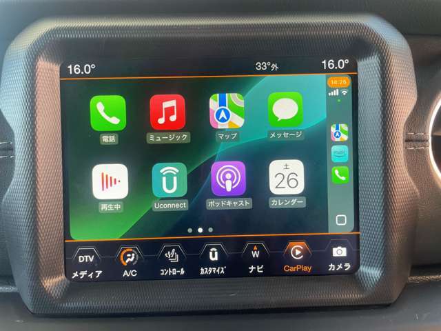CarPlayシステムが採用されており、マップによる音声ナビゲーション/ストリーミング再生に対応したミュージック/　電話/メッセージなどお馴染みのアプリが操作できます！