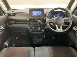 弊社の商品車両は横浜本牧にあります本部で隅々までチェックを行い、トヨタの厳しい商品基準をクリアした厳選した車両を展示しています。