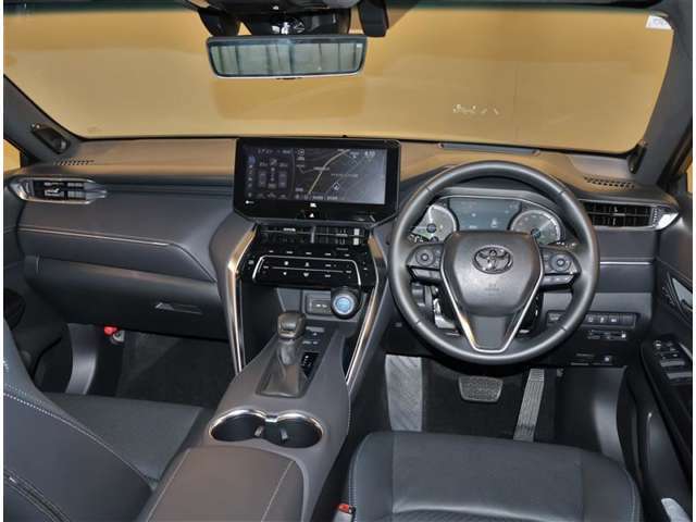 オシャレなインテリアで運転する気分も盛り上がりますよね＾＾