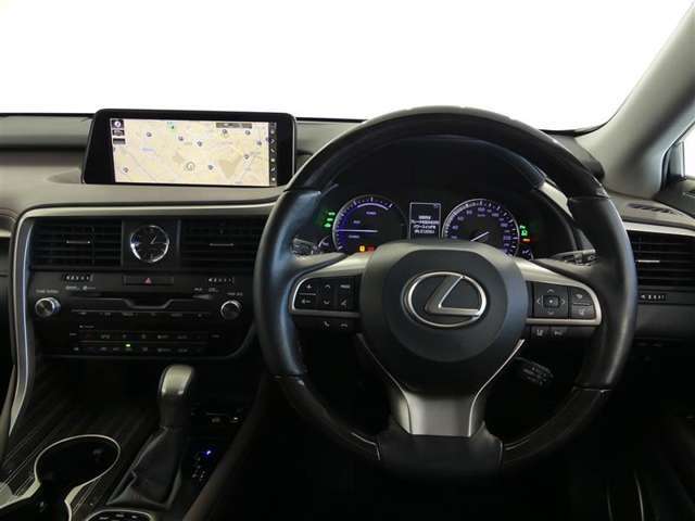 高級感のある運転席回り♪乗っていて落ち着けるデザインです。もちろん使い勝手もとても良いです。